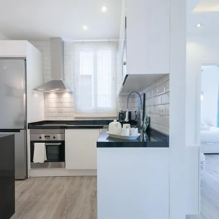 2 Bedrooms 1 Bathroom Furnished - Lavapies - Modern Stylish Madrid Extérieur photo