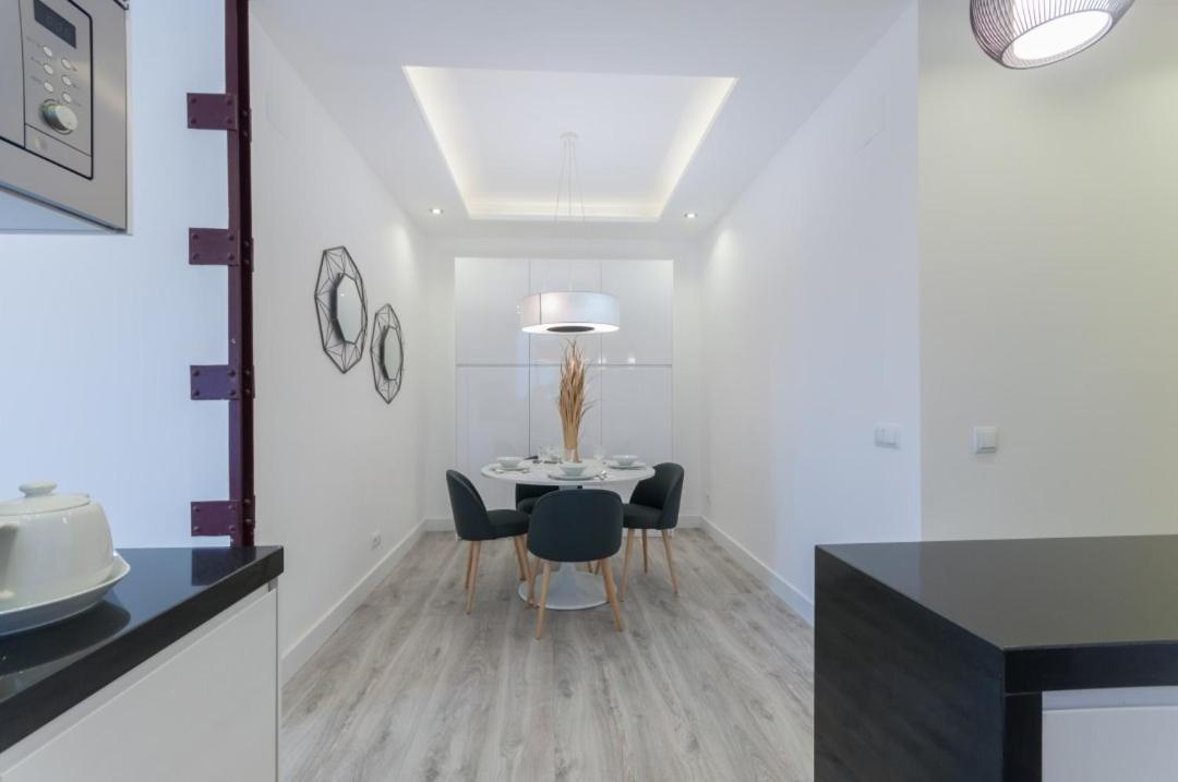 2 Bedrooms 1 Bathroom Furnished - Lavapies - Modern Stylish Apartament Madryt