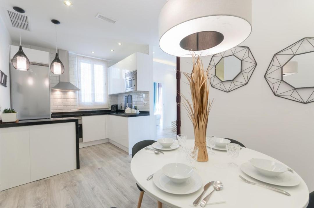 2 Bedrooms 1 Bathroom Furnished - Lavapies - Modern Stylish * Madryt